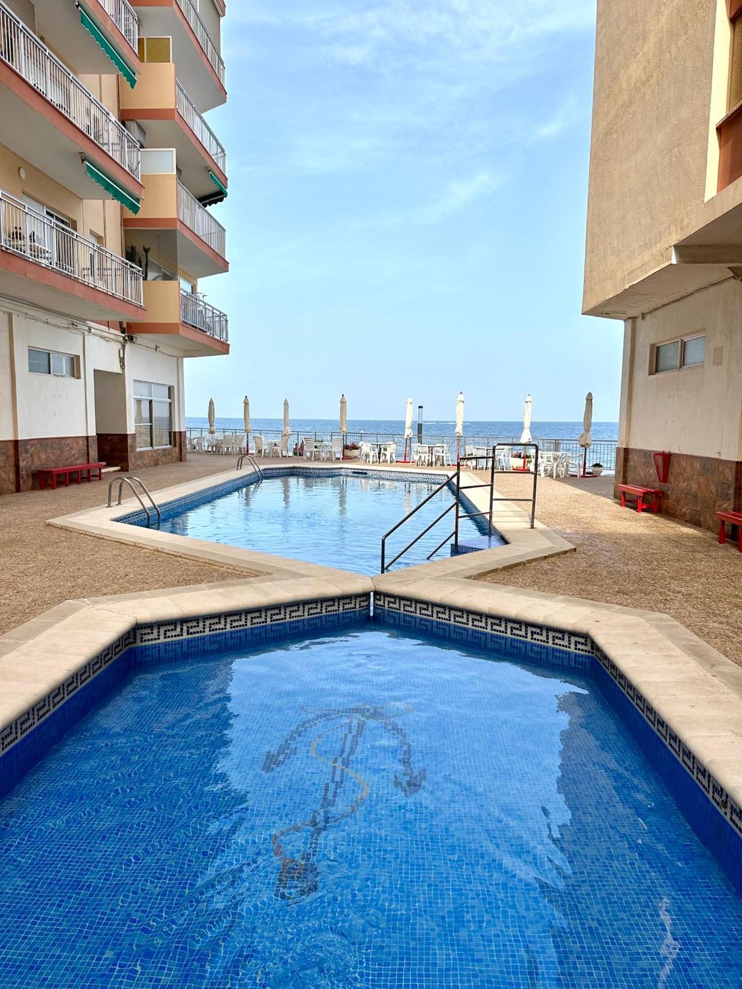 Amazing 3 Bedrooms Apartment With Pool Next To The Sea Torrevieja Exterior foto